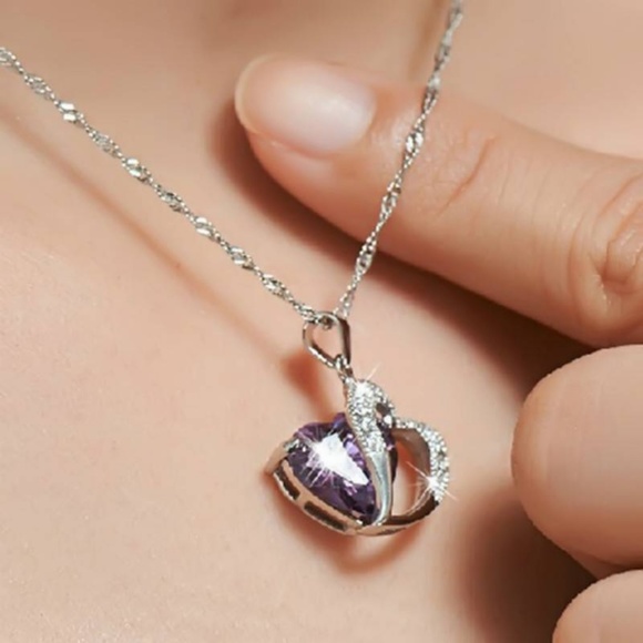 Jewelry - 🔘5 For 25$🔘Beautiful Heart Necklace